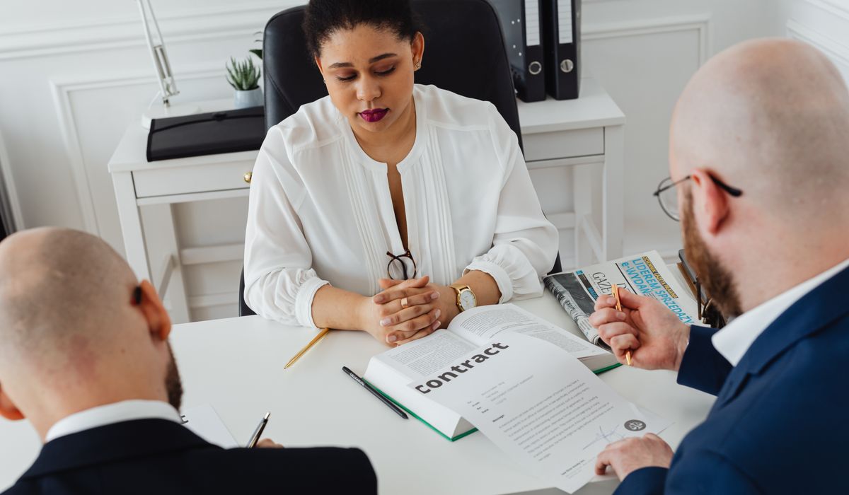 How to draft a simple freelance contract that protects both parties