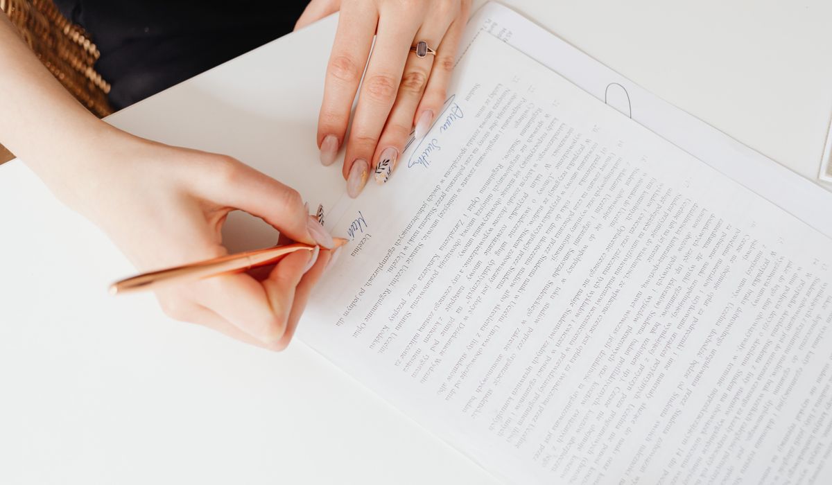 Key clauses every small business contract should include