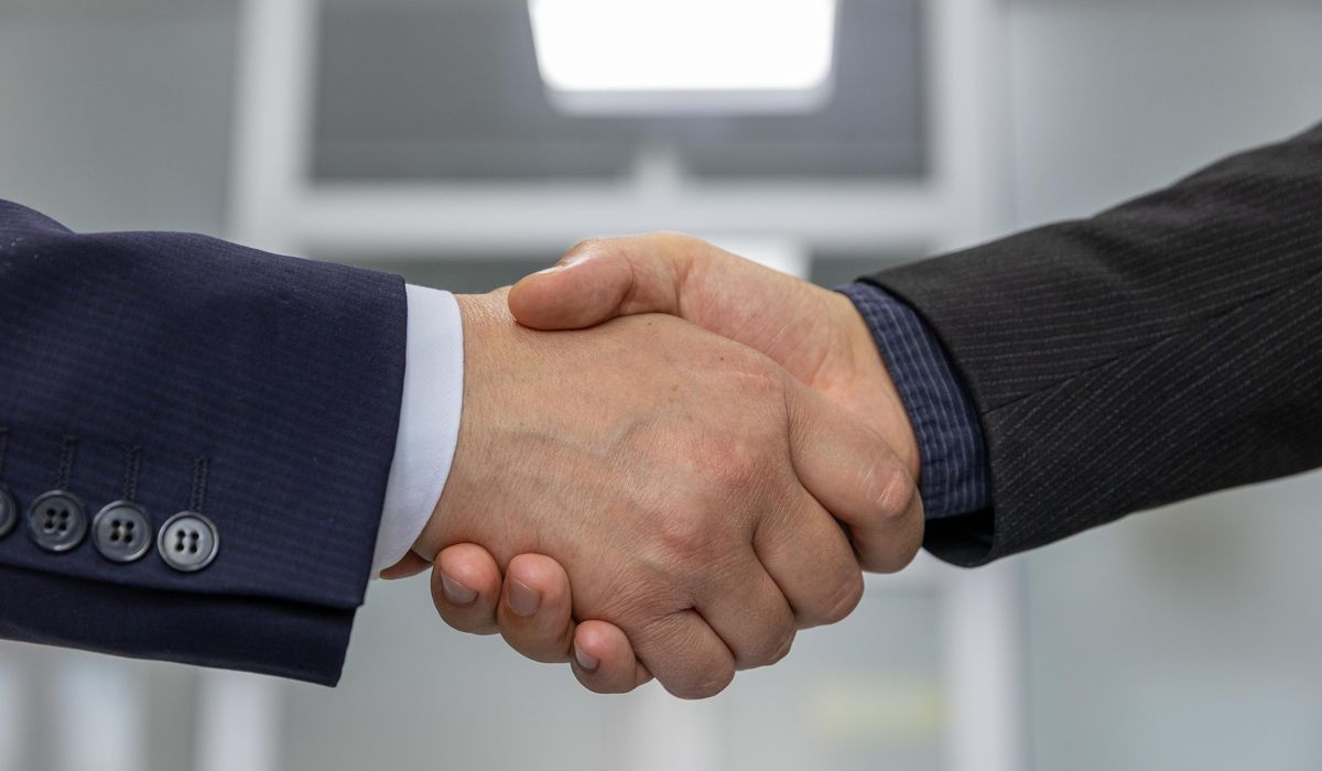 Negotiating payment schedules for long-term projects